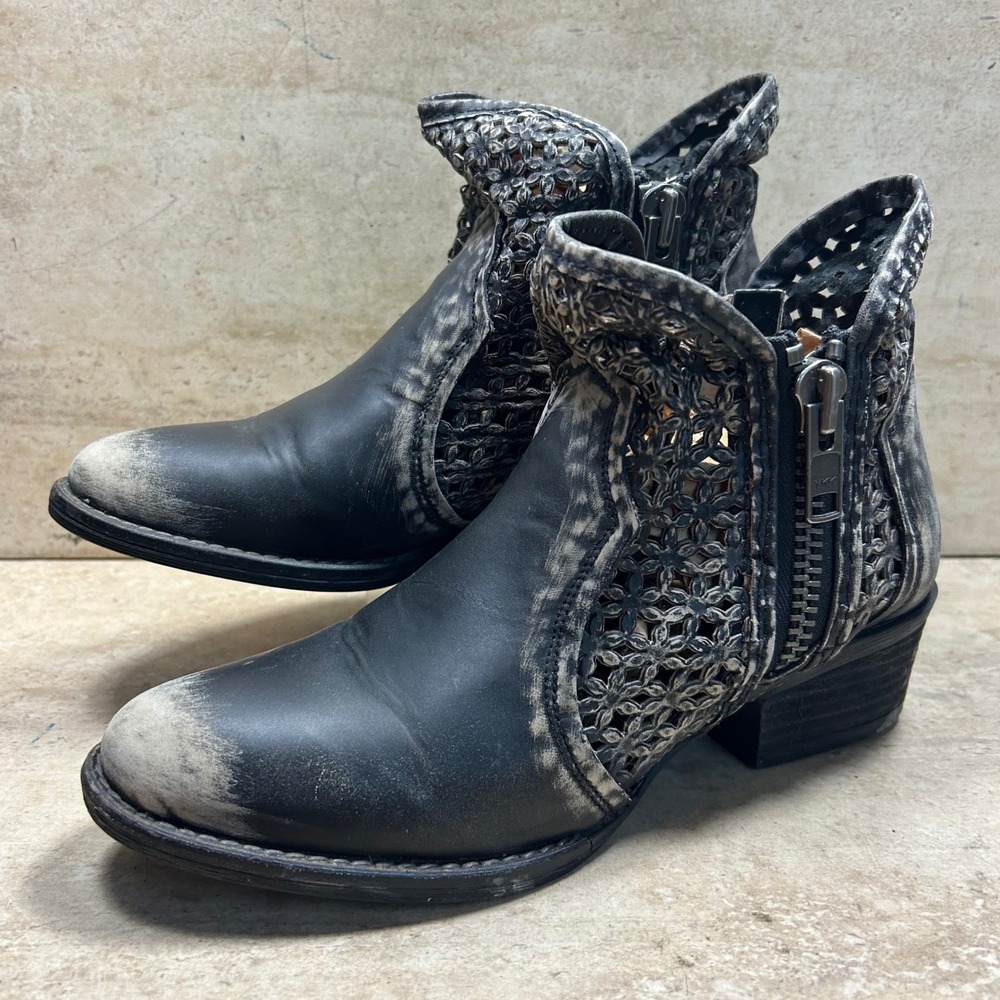 Circle G by Corral Womens Black Distressed Laser Cut Floral Ankle Boots L5412